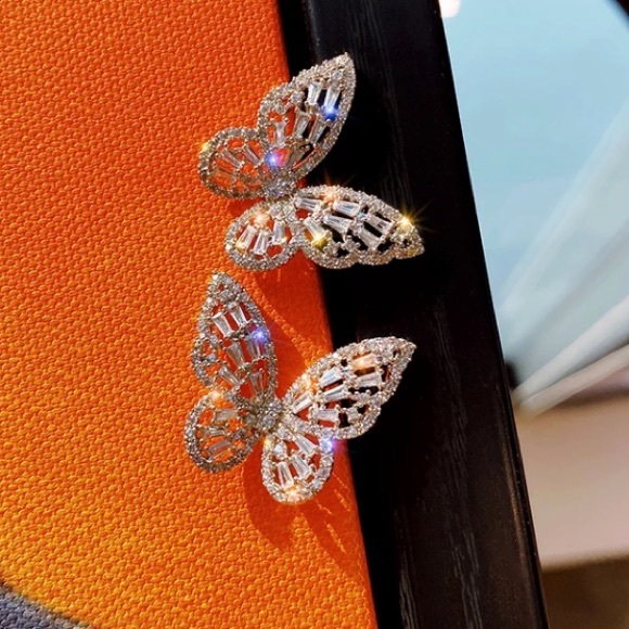 Gold Tone Crystals Butterfly 🦋 Earrings - Picture 3 of 6